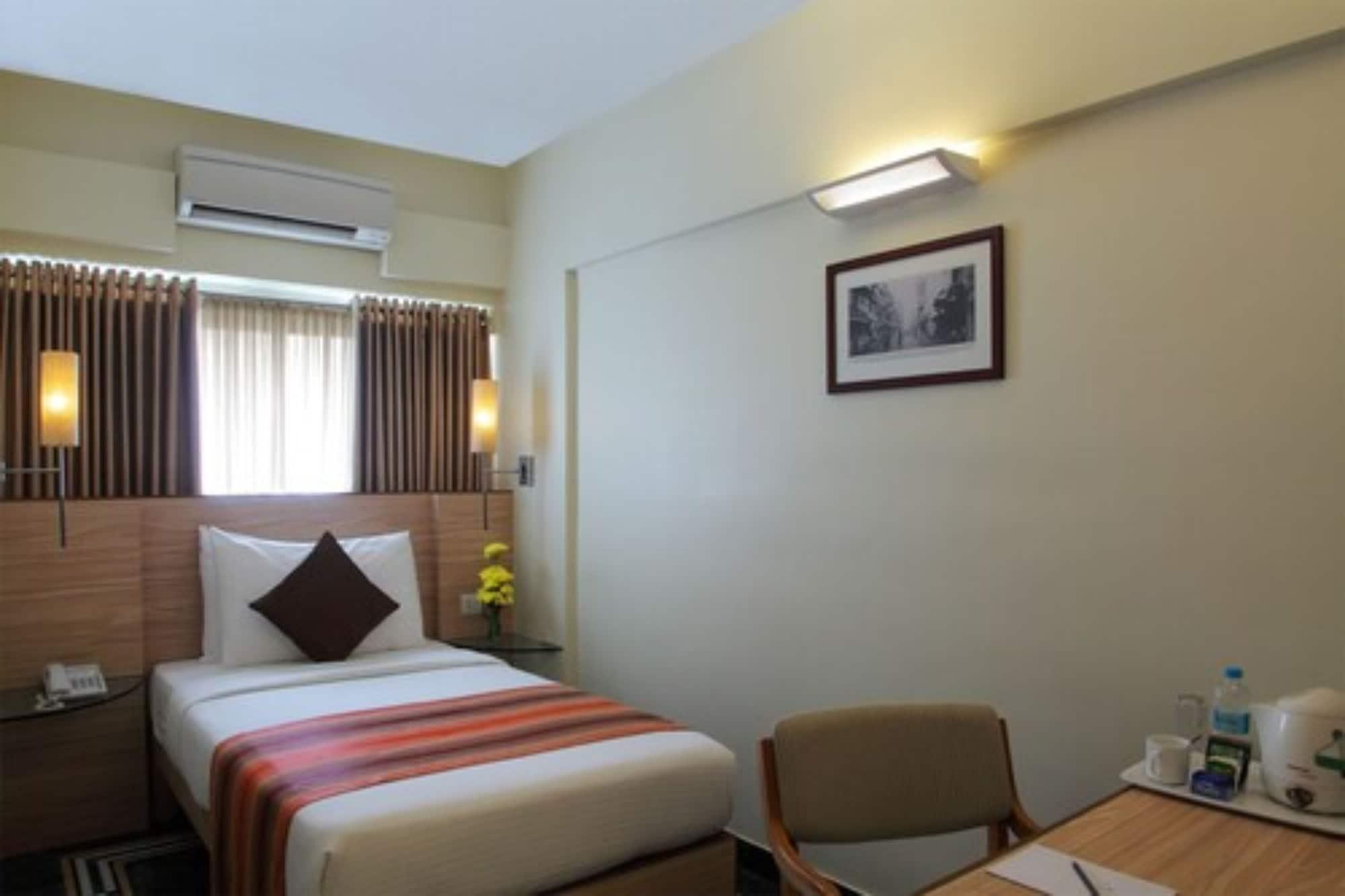 Hiltop Hotel Mumbai Exterior photo